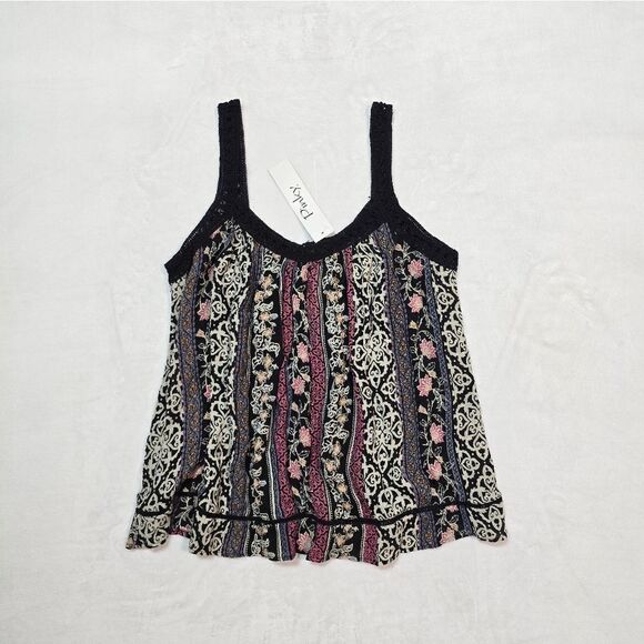 Pinky Tops - 🌿Vintage design tank top/top, brand "Pinky". Size Small/M.With crochet details.